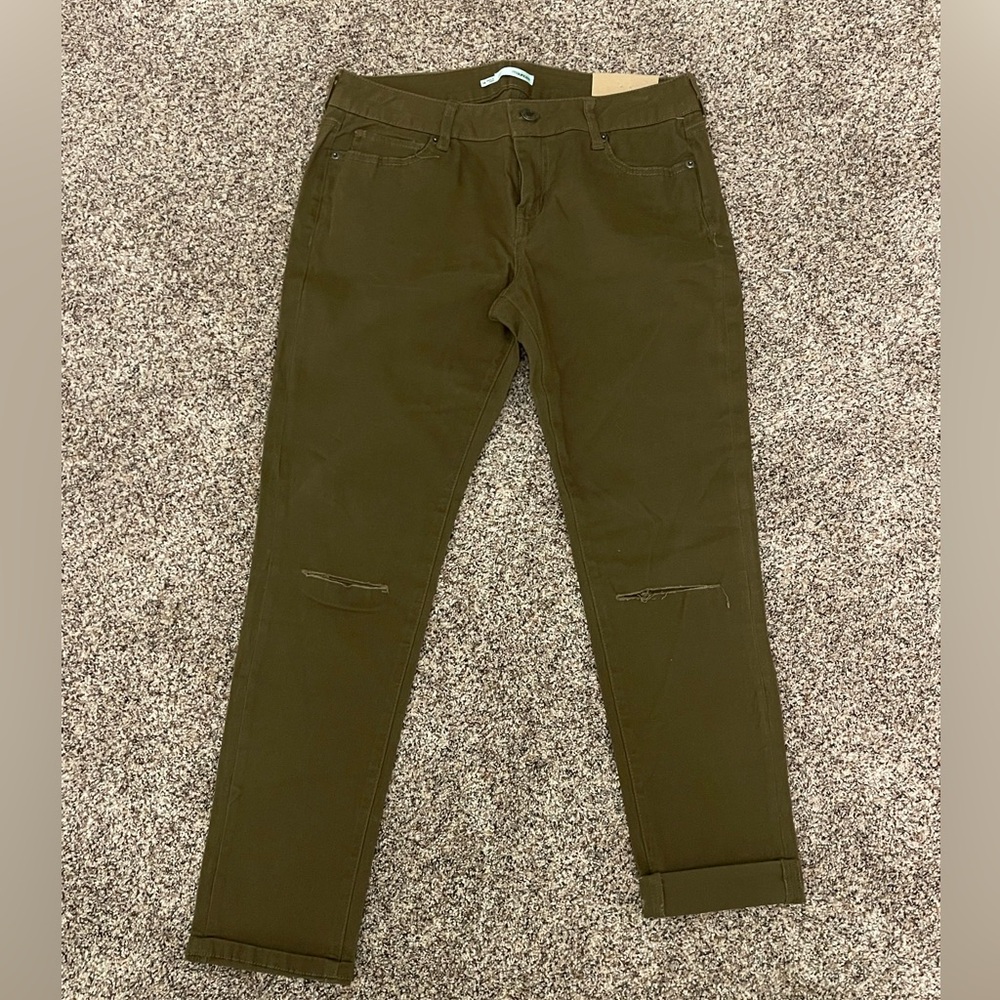 Maurices Women’s Size 7/8 Olive Green Cropped Pant